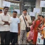 আহত শ্রমিকের চিকিৎসা খরচের দাবিতে পলসন্ডা রাইস মিলে বিক্ষোভ