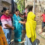 দুই স্কুলছুট ছাত্রীকে স্কুলে ফেরালেন বিডিও সঞ্জু গুহ মজুমদার