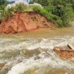 কংসাবতী সেচ খালের পাড় ভেঙে বিপত্তি