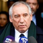 আস্থা ভোটে পরাজিত ফ্রান্সের প্রধানমন্ত্রী