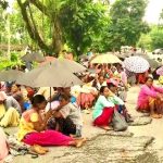 চা শ্রমিকদের বোনাস বিক্ষোভে তুমুল উত্তেজনা, বানারহাটে ফের অবরোধ ইন্দো–ভুটান সড়ক