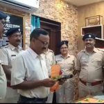 বলাগড় থানার তৎপরতায় উদ্ধার হল মোবাইল, পুলিশ ফেরাল খোয়া যাওয়া অর্থ