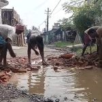 জলঙ্গীতে খারাপ রাস্তা সংস্কারে এগিয়ে এল গ্রামবাসী