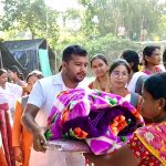 বন্যা দুর্গতদের পাশে মানবিক মুখ নিজেদের অর্থে ত্রাণ পৌঁছে দিলেন কমিউনিটি হেলথ অফিসাররা