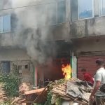 গ্যাস সিলিন্ডার লিক হয়ে আগুন লেগে গেল জয়নগরের এক বাড়িতে, তবে হতাহতের কোনো খবর নেই