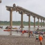 বন্যায় ভেঙে পড়া দুধিয়া ব্রিজ চালু হবে আজ থেকে মাত্র ১৬ দিনে সেতু পুনর্নির্মাণে পিডব্লিউডি-র প্রশংসায় মুখ্যমন্ত্রী