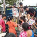 বন্যাদুর্গতদের পাশে দাঁড়ালো এস এফ আই