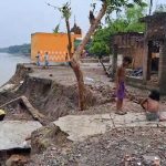 টানা বর্ষণে সামশেরগঞ্জে ফের গঙ্গা ভাঙনের আতঙ্ক