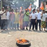 সোনামুখীতে বিজেপির পথ অবরোধ, খগেন মুর্মুর উপর হামলার প্রতিবাদ