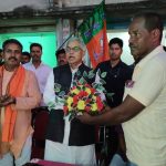 সাগরদিঘীর বালিয়ায় চা–চক্রে অংশ নিলেন বিজেপি নেতা দিলীপ ঘোষ