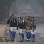 ‘বিপজ্জনক’ দিল্লির বাতাস, ফাইভ পর্যন্ত স্কুল বন্ধের নির্দেশ
