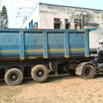 ইন্দাসে অবৈধভাবে বালি পাচার, আটক বালি বোঝাই ডাম্পার