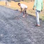 নিম্নমানের রাস্তার কাজে বিক্ষোভ, কাজ বন্ধ করে দিল গ্রামবাসী