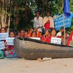 বনদপ্তরের বিরুদ্ধে অত্যাচারের অভিযোগে জাল-হাঁড়ি-ডোঙ্গা নিয়ে মৌন প্রতিবাদ মৎস্যজীবীদের