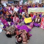 সিউড়িতে বাসস্ট্যান্ড অবরোধ করে বিক্ষোভ আশাকর্মীদের