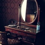 চলুন, আয়নার সামনে দাঁড়াই