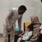 কালিয়াচকে পরিযায়ী শ্রমিকের মৃত্যু, মেয়ের পড়াশোনার দায়িত্ব নিলেন সমাজসেবী কুরবান সেখ