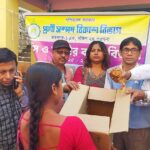 বহড়ু বিডিও অফিস থেকে ৭ হাজার মুরগির বাচ্চা বিতরণ, কর্মসংস্থানে উদ্যোগ পঞ্চায়েত সমিতির